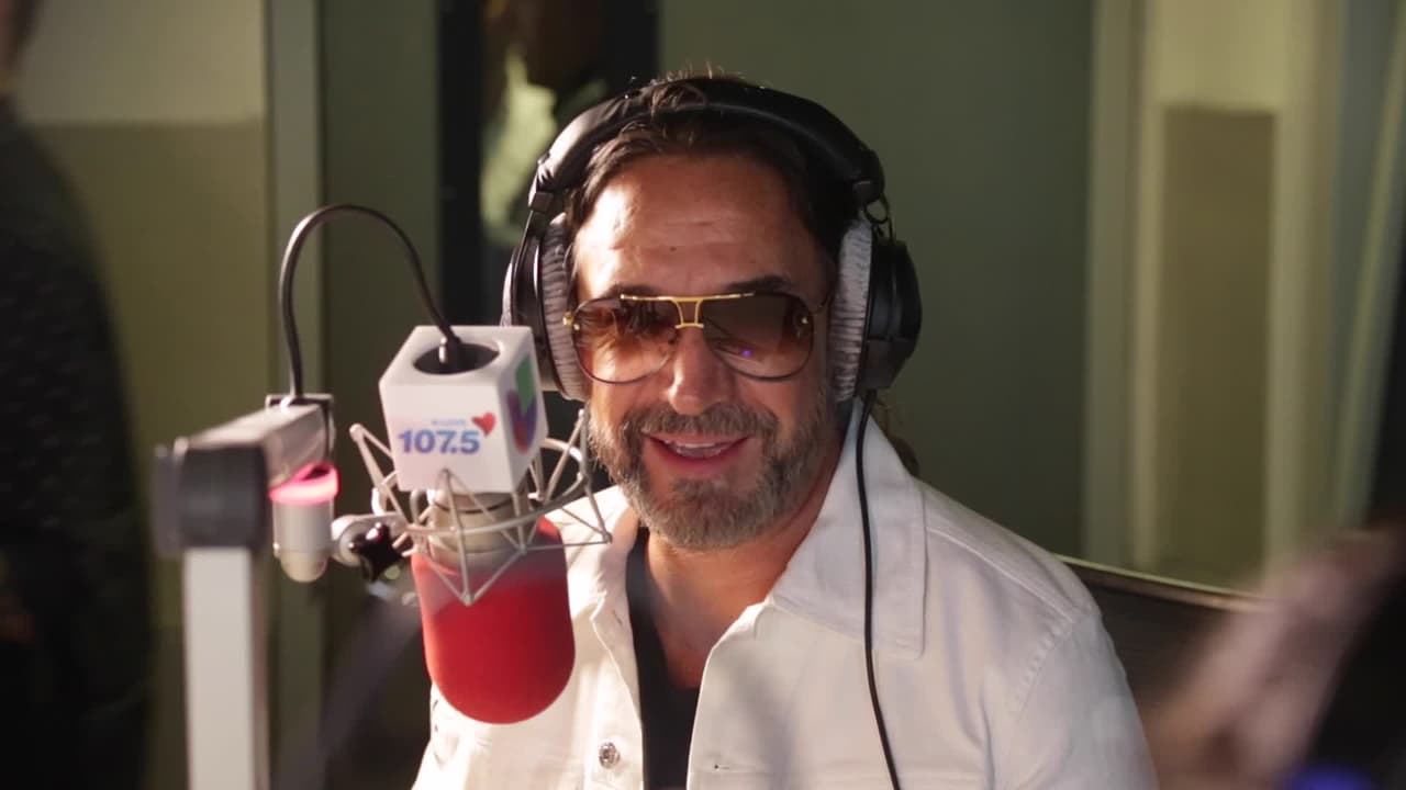 Esta imitación de "El Buki" a Juan Gabriel es la mejor que hemos visto