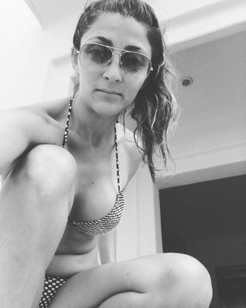 Por su parte, 
<a href="https://www.univision.com/shows/reto-4-elementos/el-desgarrador-momento-en-el-que-mauricio-garza-y-el-chevo-son-eliminados-de-la-competencia-video">Moni</a> es graciosa, valiente y directa.