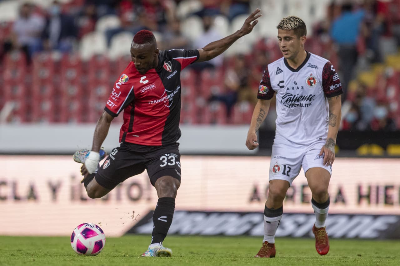 Mauro Manotas y Erick Castillo son los hombres que consiguen la victoria 0-2 de Tijuana sobre Atlas.