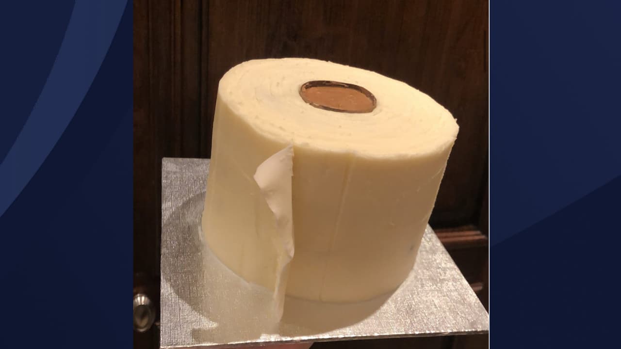 Joven mexicana subasta "papel higiénico" para combatir coronavirus 