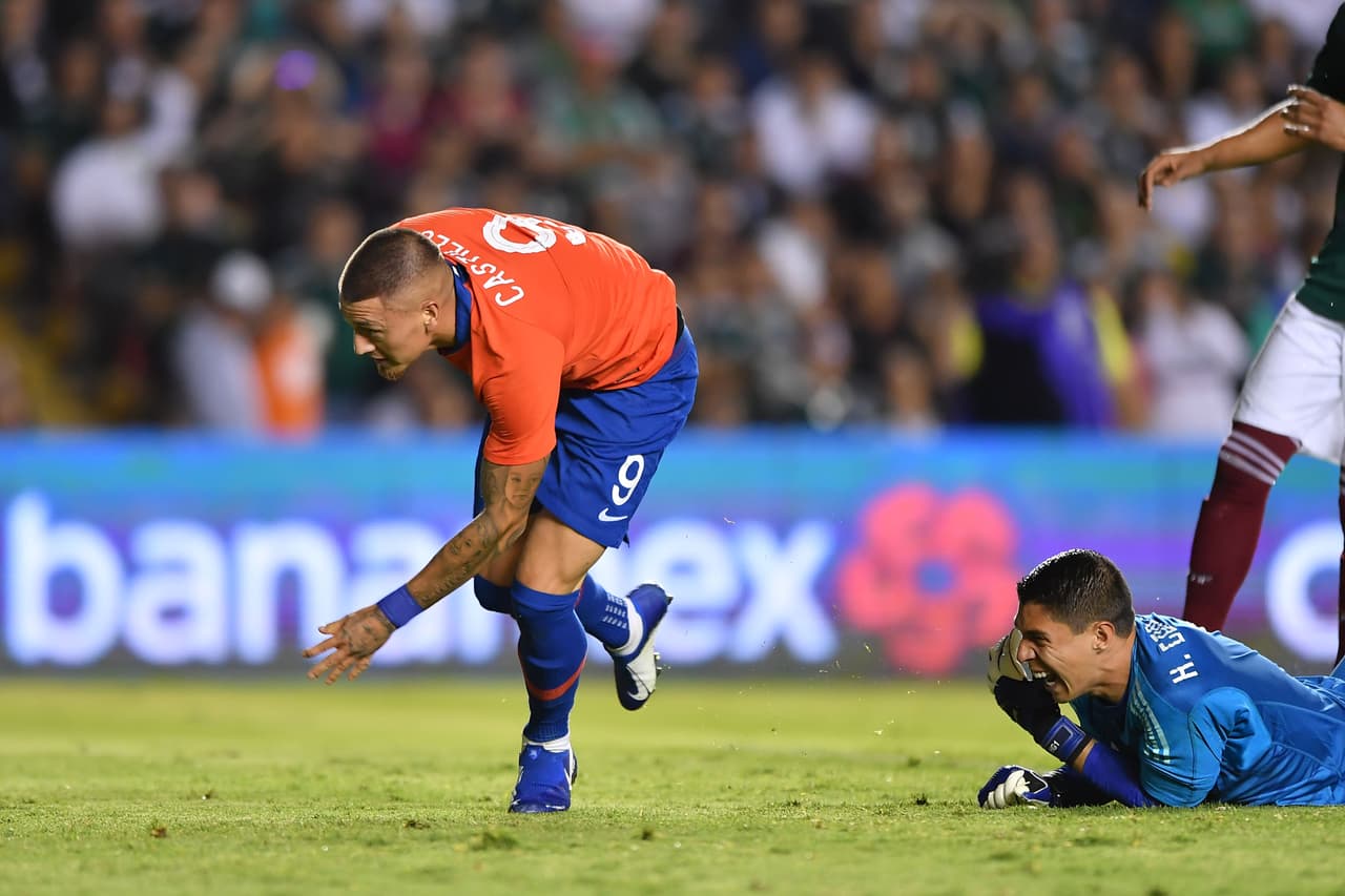 Nicolás Castillo recordó sus tiempos de goleador en Pumas (ya que ahora es suplente en Benfica) y al minuto 45 del segundo tiempo marcó el tanto del triunfo 1-0 para Chile.