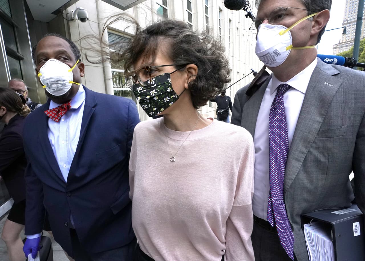 La caída de la multimillonaria que reclutó mujeres inmigrantes para el ‘culto sexual’ llamado NXIVM