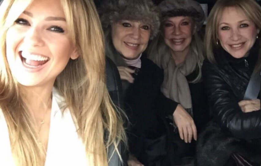 La gran ausente en esa reunión fue Laura, quien prefirió no darle importancia a las fotos de sus hermanas.