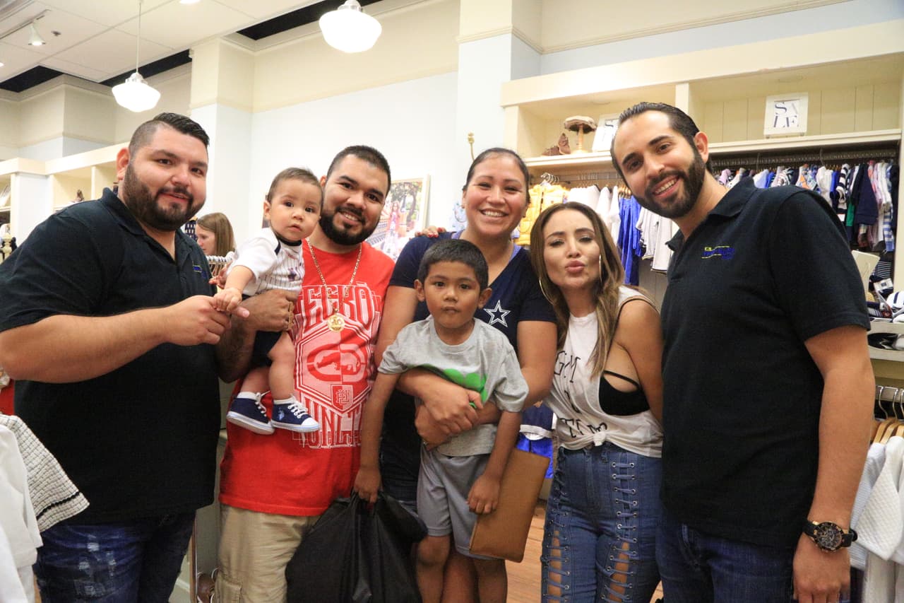 Los tres locutores se fueron a las calles de Dallas y tuvieron la oportunidad de conocer algunos de sus seguidores.