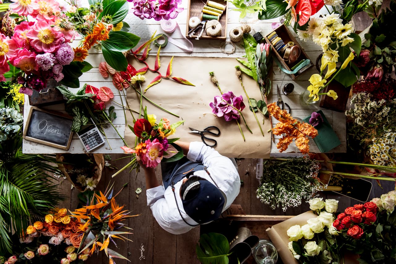 <h3 class="cms-H3-H3"><b>Puesto 18. Diseñadores de ramos florales.</b></h3>
<br>
<br>Empleados en 2019: 51,800.
<br>
<br>Número de puestos de trabajo que desaparecerán de 2019 a 2029: 10,400 (20.1%). 
<br>