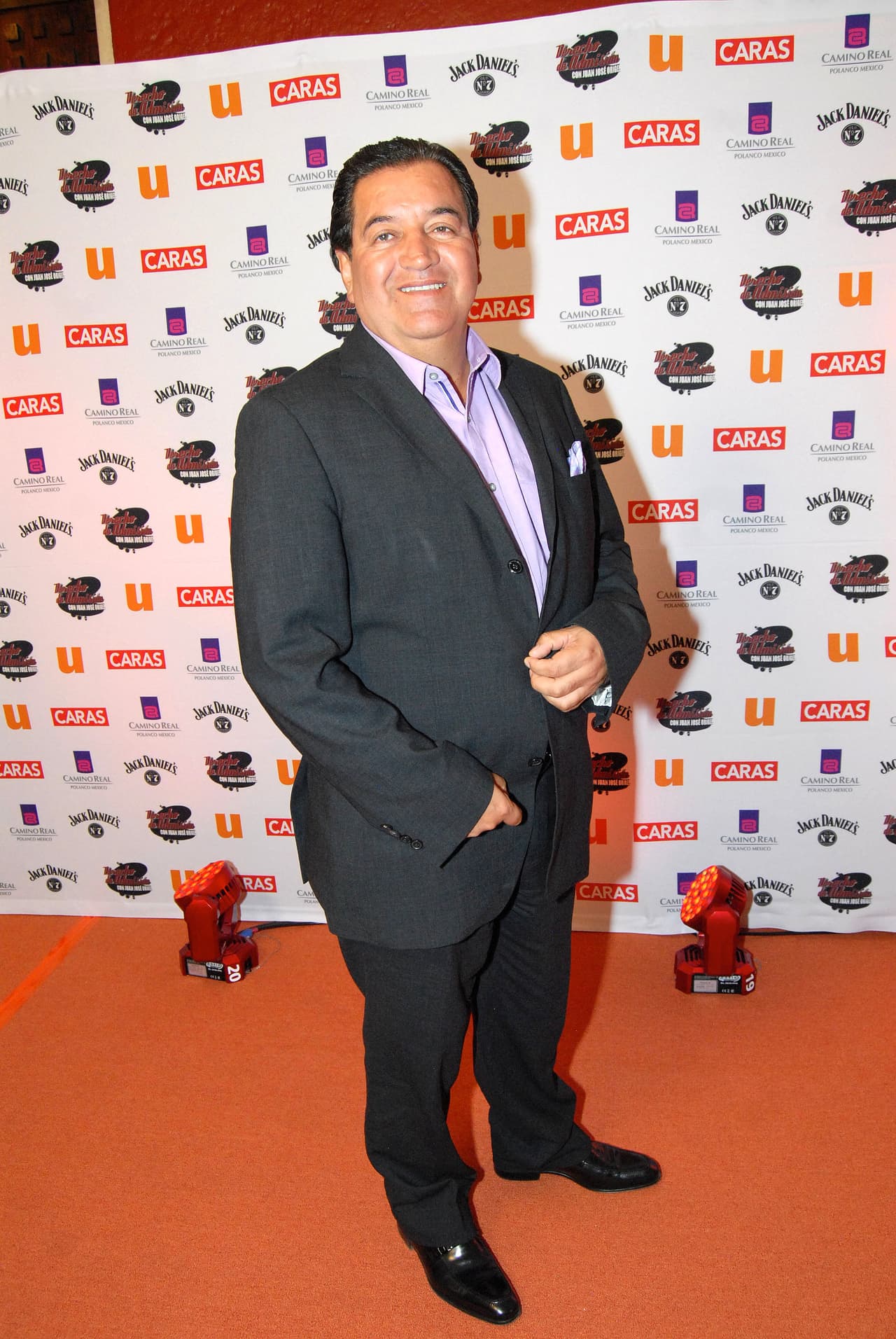 "Por las necesidades del 'prime time', me están pidiendo unos movimientos y pues obviamente con Claudia le damos mucha frescura, su actuación, su ímpetu, su nombre, pues lo que ha logrado en la carrera con Televisa, y su belleza por supuesto. 
<b>Con Mayrín se empataban sus programas, sus proyectos con los de Estado Unidos y con esa razón se dio</b>", explicó en Hoy.
<br>