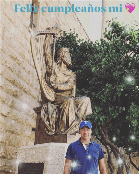 "Estas son las mañanitas que cantaba el Rey David a los muchachos bonitos, se las cantamos aquí... Doy Gracias a Dios por tu vida y por la bendición que eres para nuestra familia, te amo y celebro cada día de tu existencia. Feliz cumpleaños amor de mi vida, Dios y María Santísima te bendigan y guíen siempre", escribió la enamorada cantante al 'Temerario menor'.