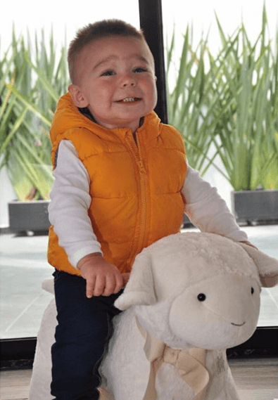 De acuerdo con información de Univision Entretenimiento, Diego recibió como regalo por su primer año de vida tener su propia cuenta de Instagram y en menos de 24 horas logró reunir más de 10,000 seguidores.