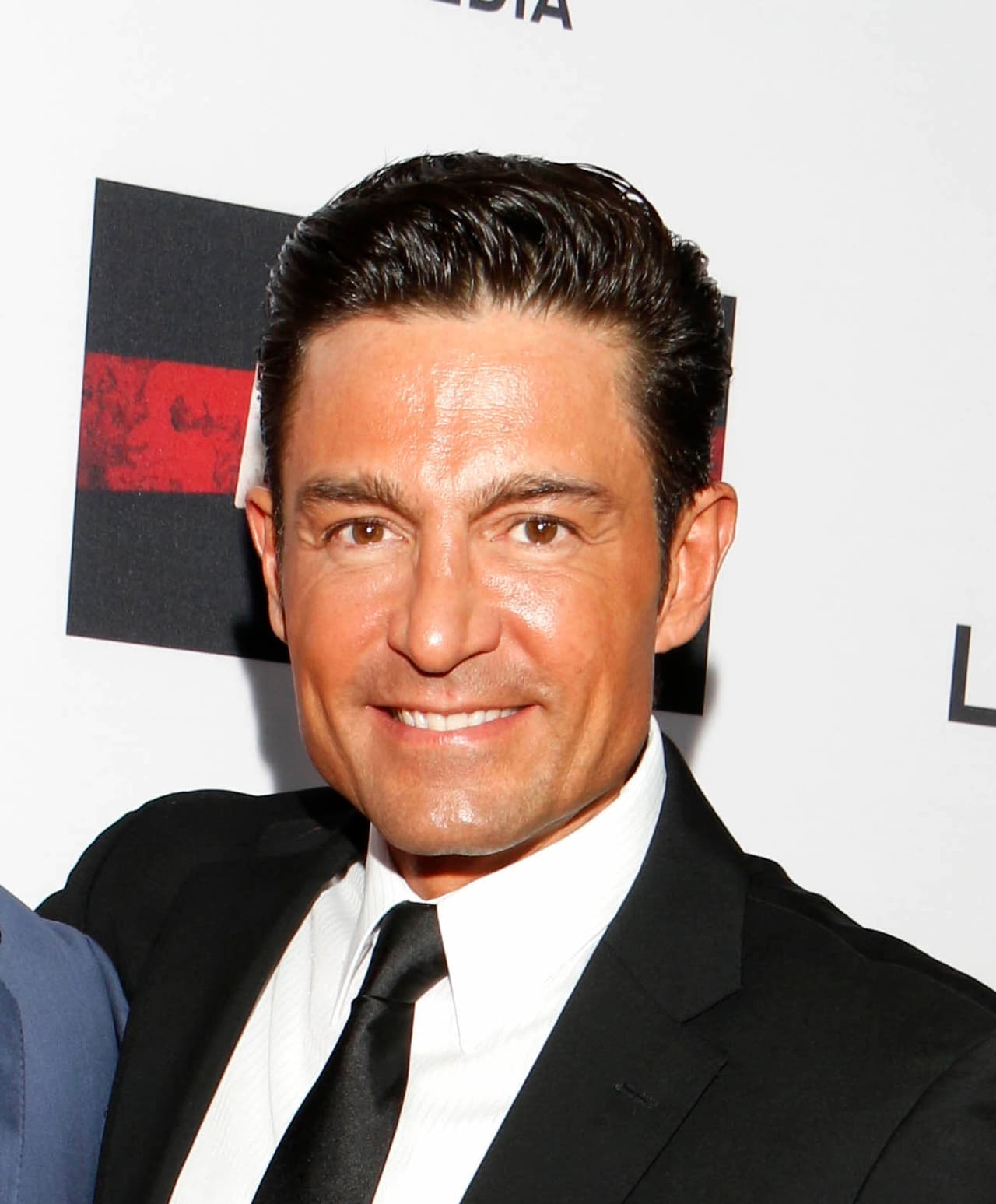 Quienes aseguran que se hizo un arreglito han destacado que el actor luce más joven y sin bolsas debajo de los ojos.