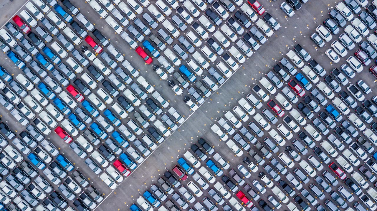 Las ventas aún siguen siendo bajas comparado al 2019. Sin embargo, es evidente que los compradores están regresando a los concesionarios para adquirir vehículos nuevos.