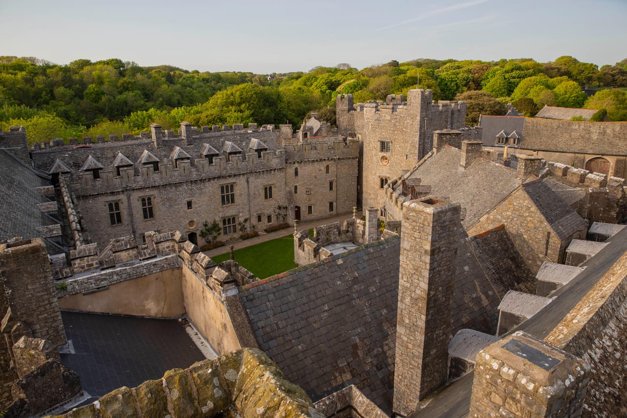 El centro UWC Atlantic College de Gales está ubicado en St Donat’s, un castillo medieval del siglo XII que se encuentra en el Valle de Glamorgan, al sur de Gales.