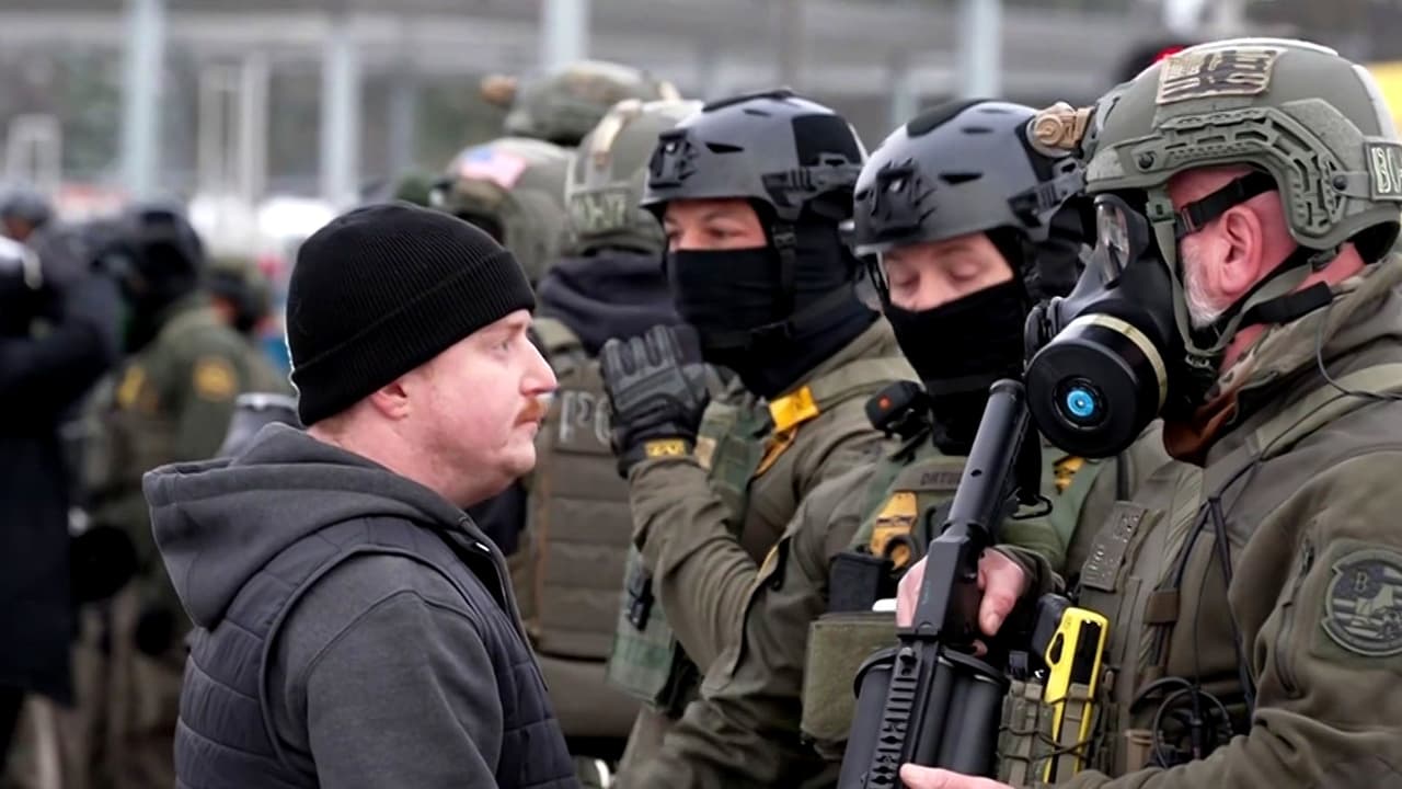 Agentes de ICE en Chicago operan vestidos como trabajadores de construcción