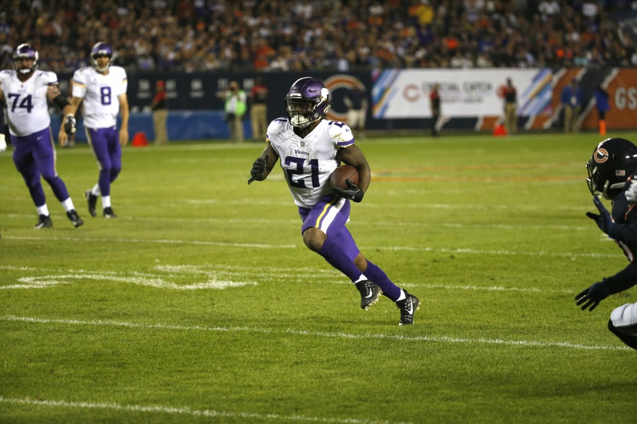 Latavius Murray tuvo un partido muy discreto, pero Jerick McKinnon corrió para 95 yardas y una anotación, que fueron determinantes.