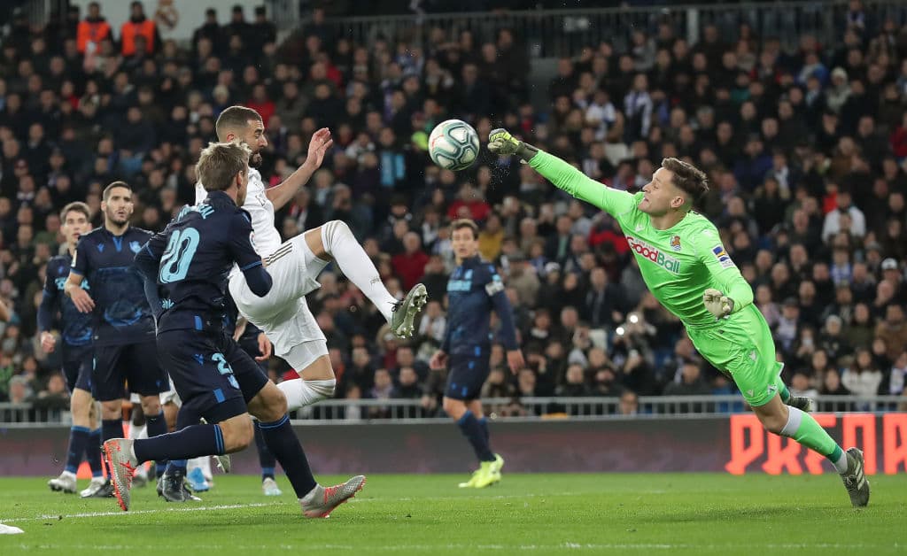 Con goles de Karim Benzema, Federico Valverde y Luka Modric, el Real Madrid sigue con la presión sobre el Barcelona.
