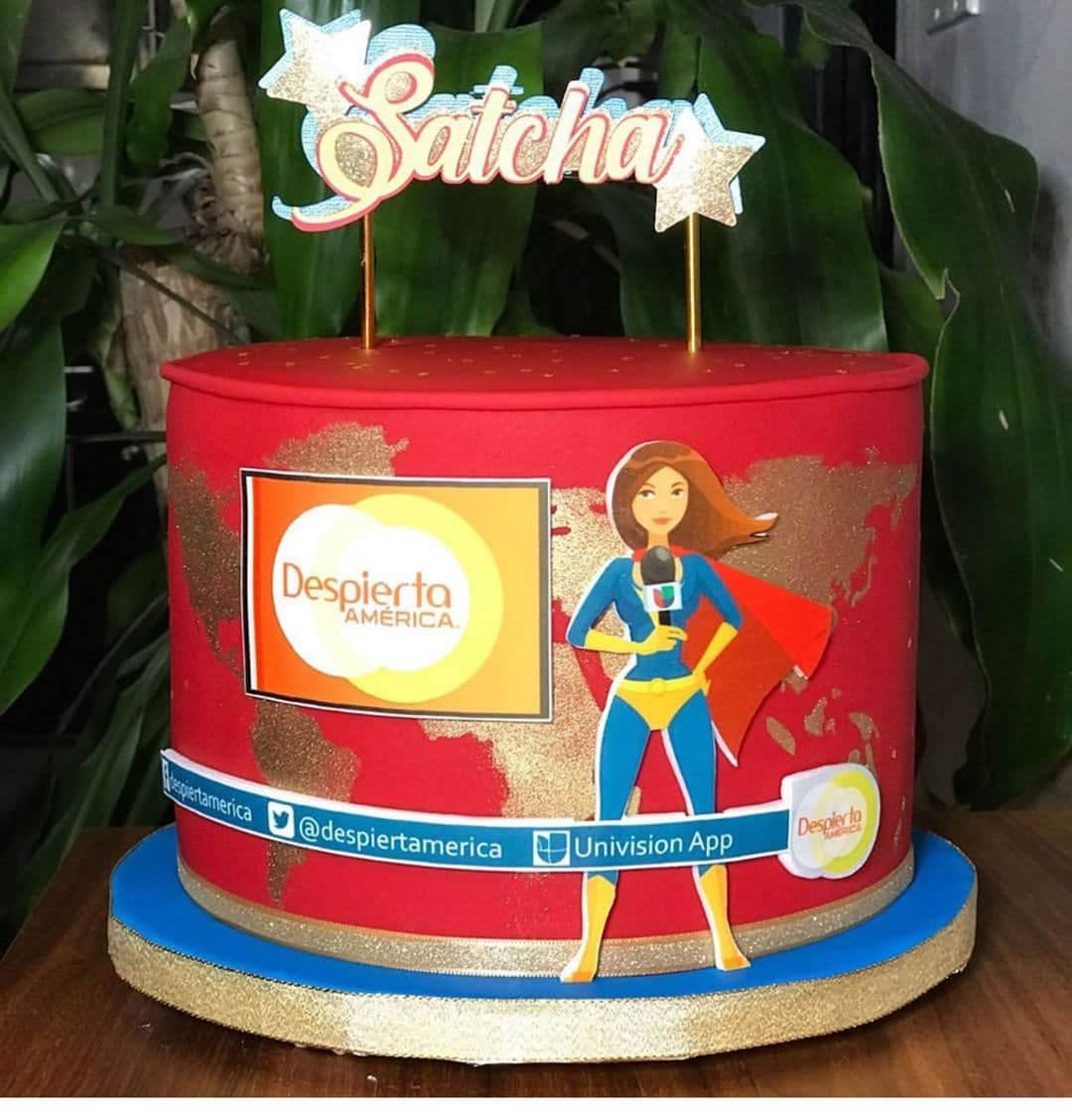 Los pequeños 
<a href="https://www.univision.com/shows/despierta-america/bruce-y-alana-no-podian-esperar-para-comerse-el-pastel-sorpresa-por-el-cumple-de-su-mama-satcha-pretto-video">Bruce y Alana</a> por poco no resisten la tentación de este hermoso pastel.