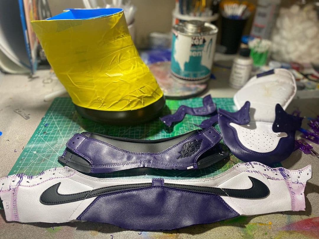 Parte del proceso de la creación de los sneakers para caballos por Marcus Floyd.