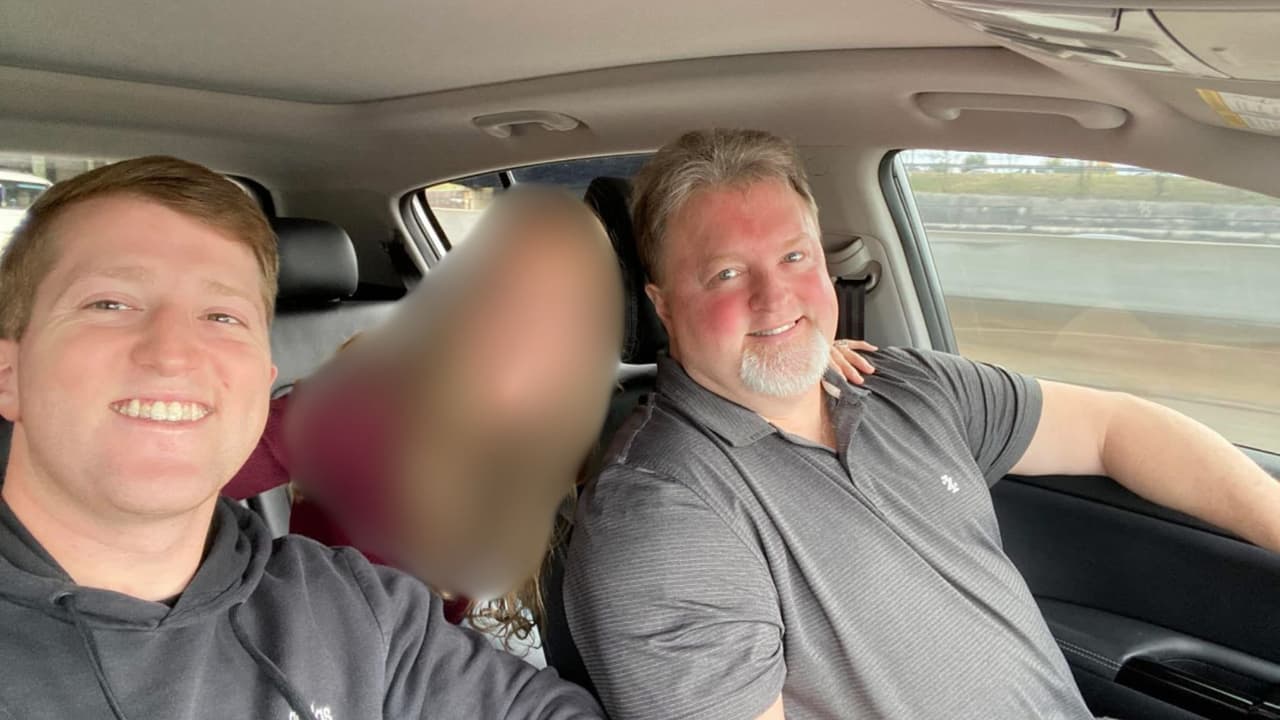 Un padre y su hijo mueren cuando el árbol en el que se refugiaban les cayó encima