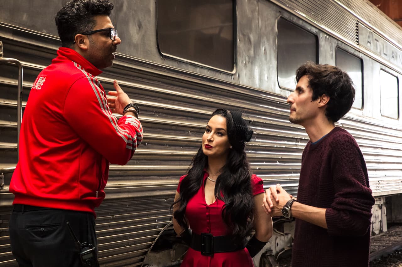 El video fue filmado en una sola toma, lo cual incrementó la dificultad de la producción, cada movimiento fue cuidadosamente coreografiado puesto que no hubo cortes de cámara.