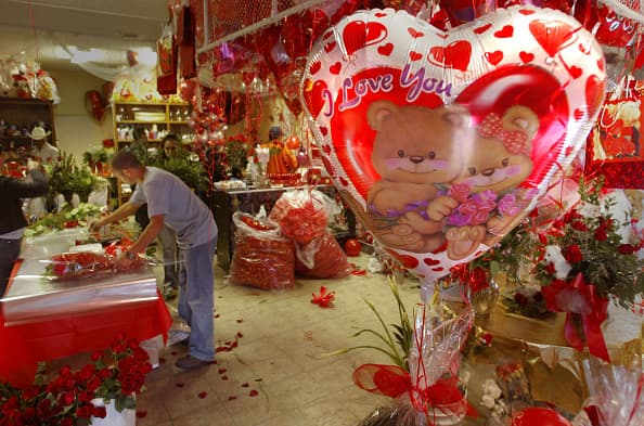 Expertos en electricidad advierten sobre el peligro de regalar globos en San Valentín