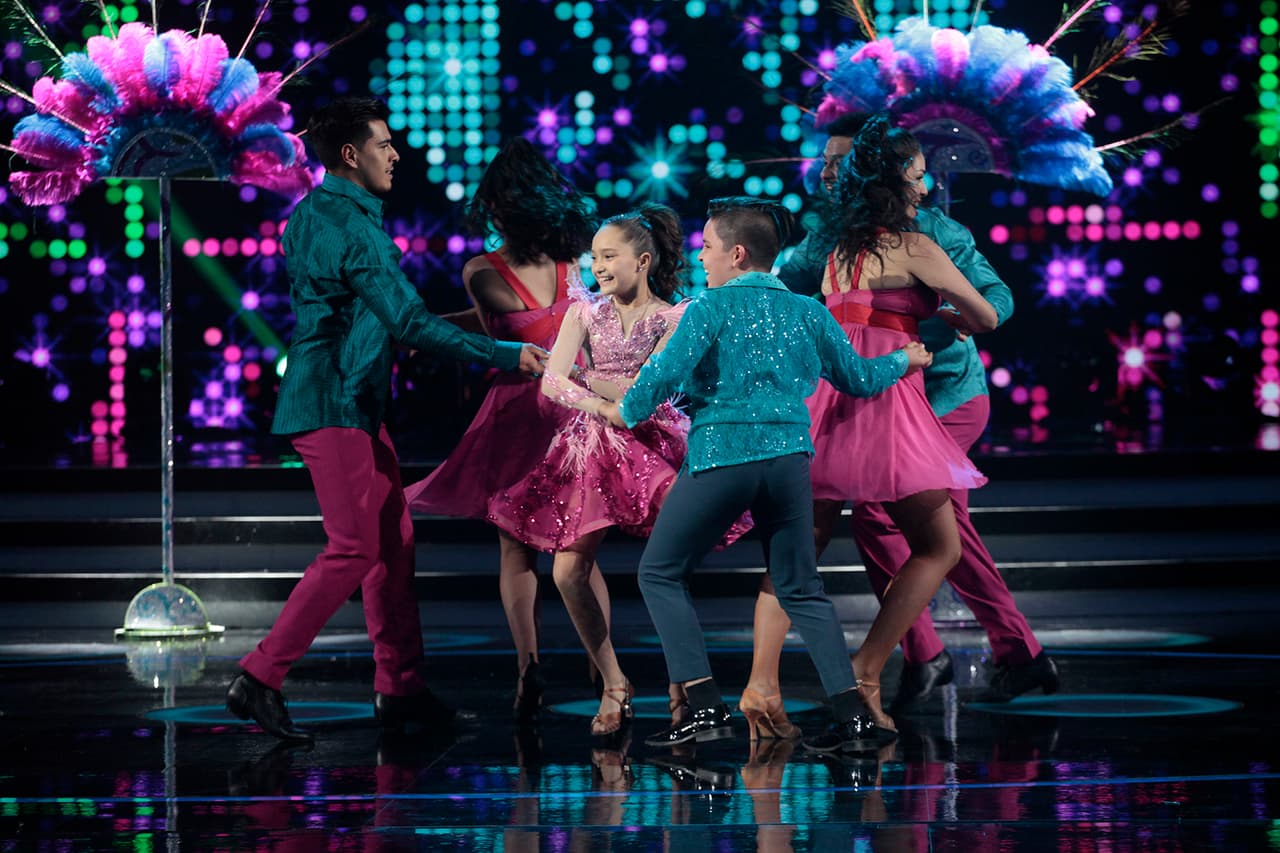 En ese número Flor y Yahir se hicieron acompañar de un grupo de bailarines con los que montaron un 'casino' (baile grupal); a pesar de su excelente desempeño, se quedaron a un punto de obtener una calificación perfecta, ya que lograron 39 puntos.