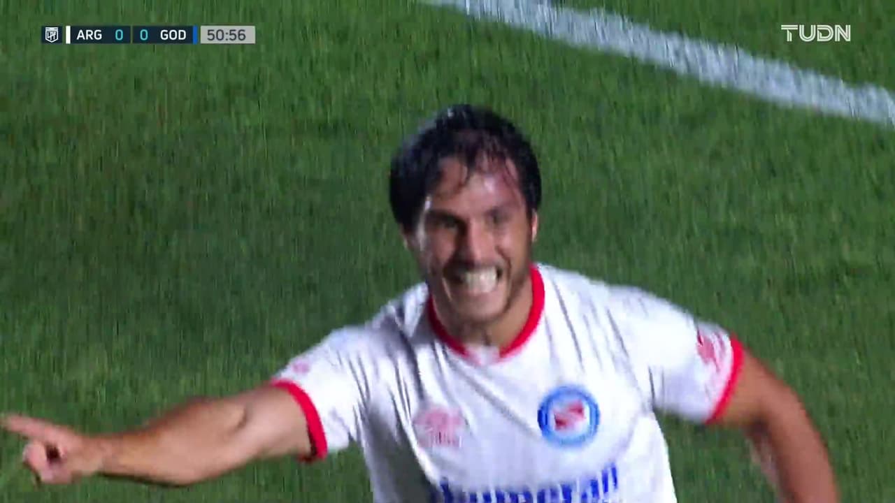 ¡Se abre la cuenta! Mac Allister remata de cabeza para el 1-0 de Argentinos