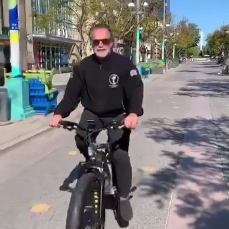 Es común que el político comparta en su perfil de Instagram momentos sobre sus 
<b>paseos en bicicleta</b>.
<br>