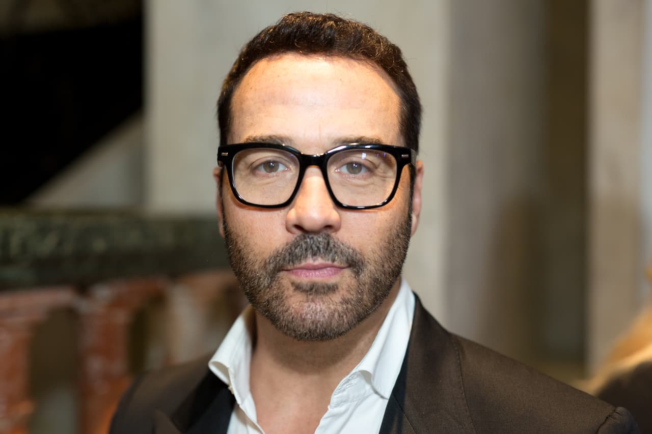 Dicha casa, por la que pagaron 6.6 millones de dólares en efectivo, pertenecía al actor y director Jeremy Piven.