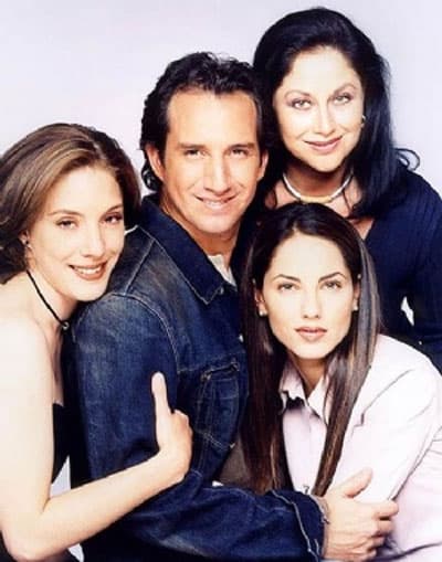 'Mirada de Mujer retrata' la vida de María Inés Domínguez, un ama de casa de 50 años de edad, entregada a su marido, Ignacio San Millán y a sus tres hijos, Adriana, Andrés y Mónica.