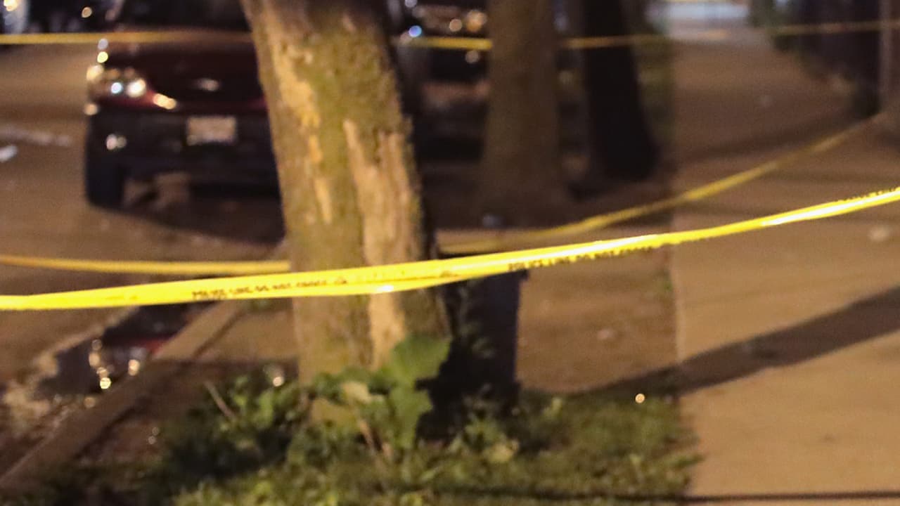 <b>En video:</b> Durante el fin de semana feriado por 'Labor Day', las autoridades reportaron numerosos incidentes violentos en varios estados de EEUU, como un tiroteo masivo en Lakeland, Florida, y otros en Washington DC y Chicago, donde incluso hay menores involucrados. 
<b>Más de 275 menores de edad han sido baleados en Chicago en lo que va del 2021 </b>(septiembre).