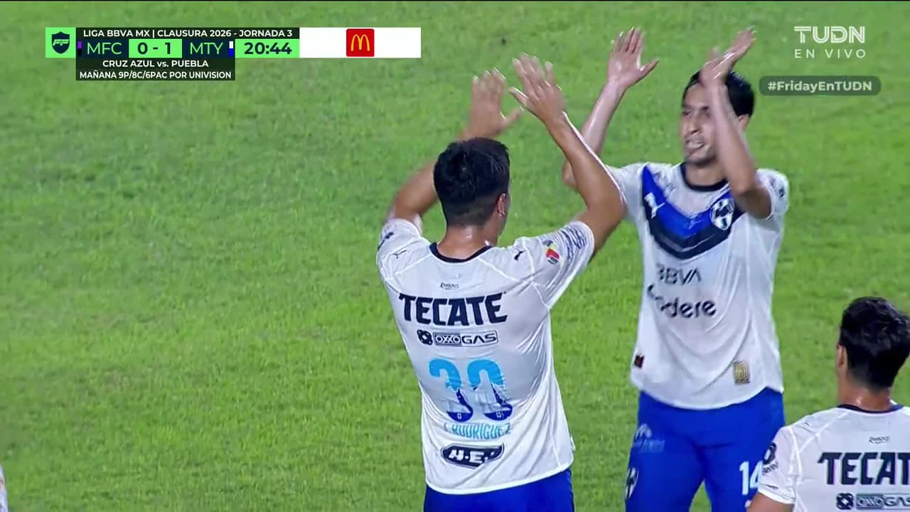 ¡Gol de Rayados! ¡Jorge Rodríguez remata desde fuera del área y un desvío manda su tiro al fondo de las redes!