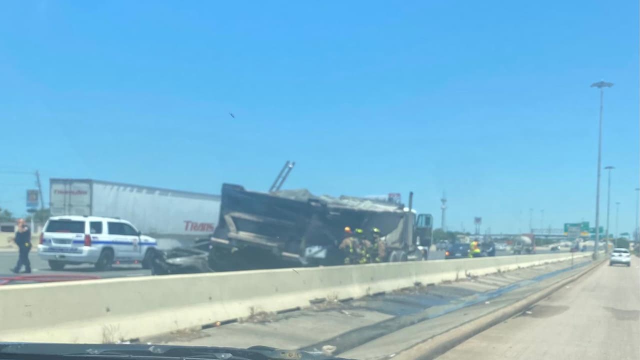 El Departamento de Transporte de Texas informa que los carriles estarán cerrados por varias horas.