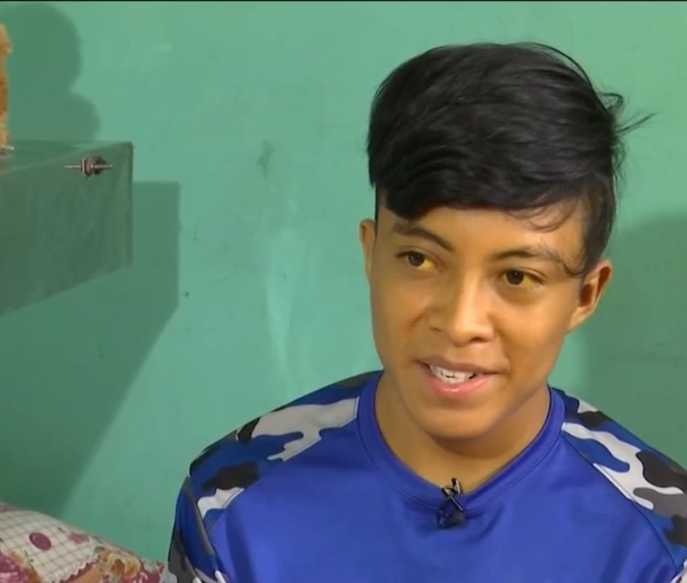 Para colmo, entre una nula mejoría en su 
<a href="https://www.univision.com/temas/salud">salud</a>, ahora Numan se ha enterado de que los tubos con los que se fabrican las luces que lo mantienen con vida se dejarán de fabricar, 
<b>por lo que tiene solo 3 meses para poder realizarse un trasplante de hígado. </b>
<br>