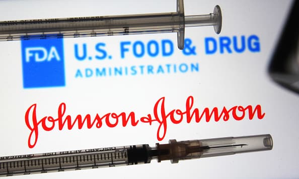 La vacuna contra el coronavirus de Johnson & Johnson solo tiene una sola dosis, contrario a la de Pfizer y Moderna.