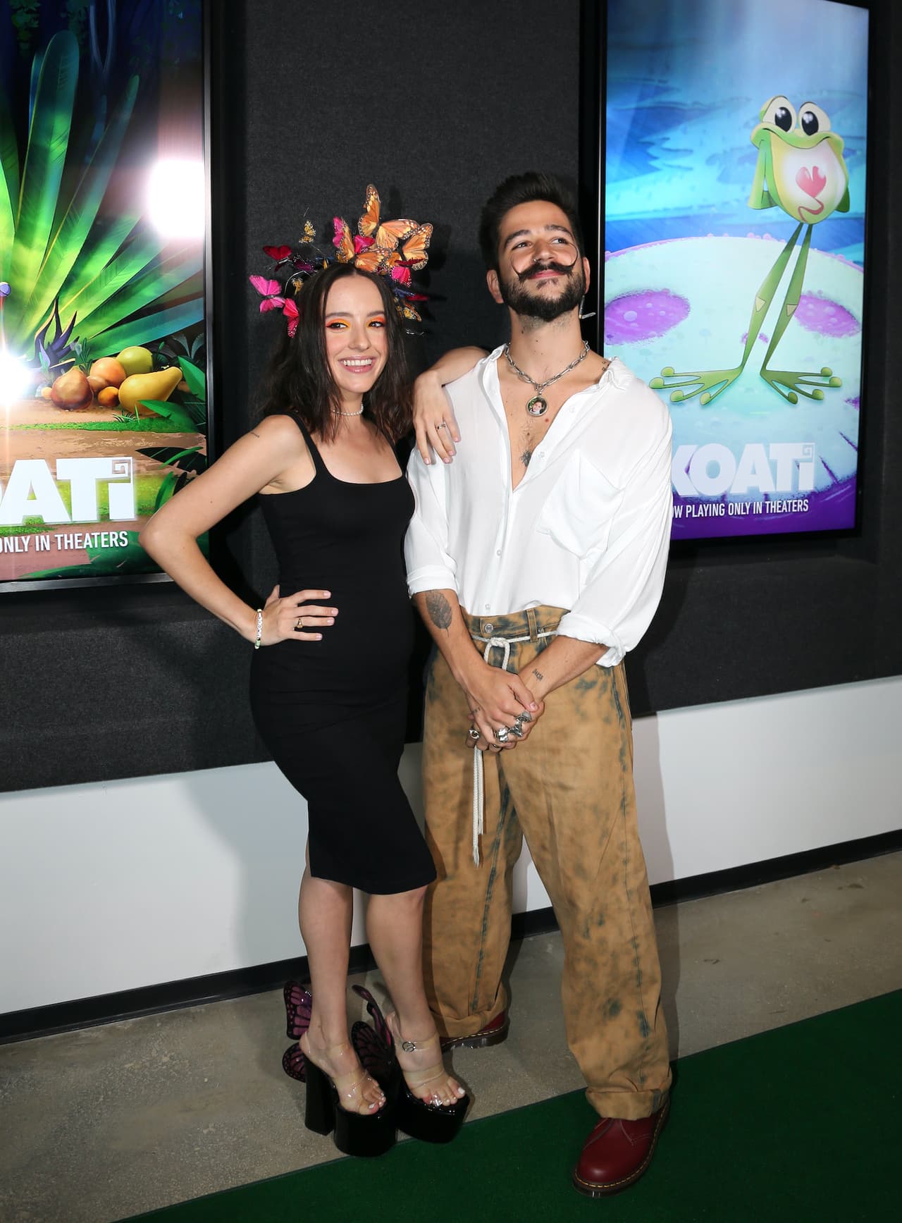 Parte de la letra dice: 
<br>
<br>
<a href="https://emojikeyboard.org/copy/Musical_Note_Emoji_%F0%9F%8E%B5">🎵 </a>Y cuando la historia parecía completa
<br>Le diste una vuelta de 360
<br>Tú eres el 50 de mi 50
<br>Y ahora todo huele y sabe mejor
<a href="https://emojikeyboard.org/copy/Musical_Note_Emoji_%F0%9F%8E%B5">🎵</a>