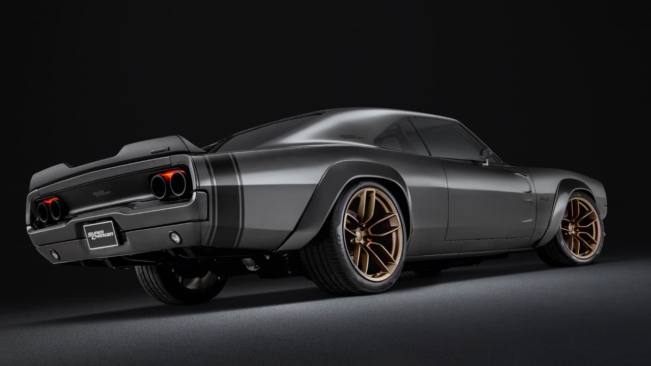 Para demostrarlo, Mopar tenía a la mano un espectacular vehículo, al cual llaman 
<b>Dodge Super Charger Concept 1968</b>, modificado con el Hellephant bajo el capó.