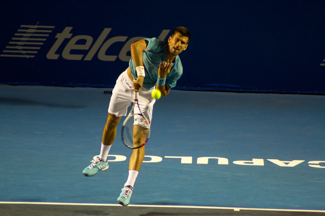 Nick Kyrgios eliminó al favorito del Abierto Mexicano, el serbio Novak Djokovic, número dos en la siembra de la ATP. El australiano dio una demostración de potencia y precisión con su saque que se tradujo en 25 aces para acceder a las Semifinales.