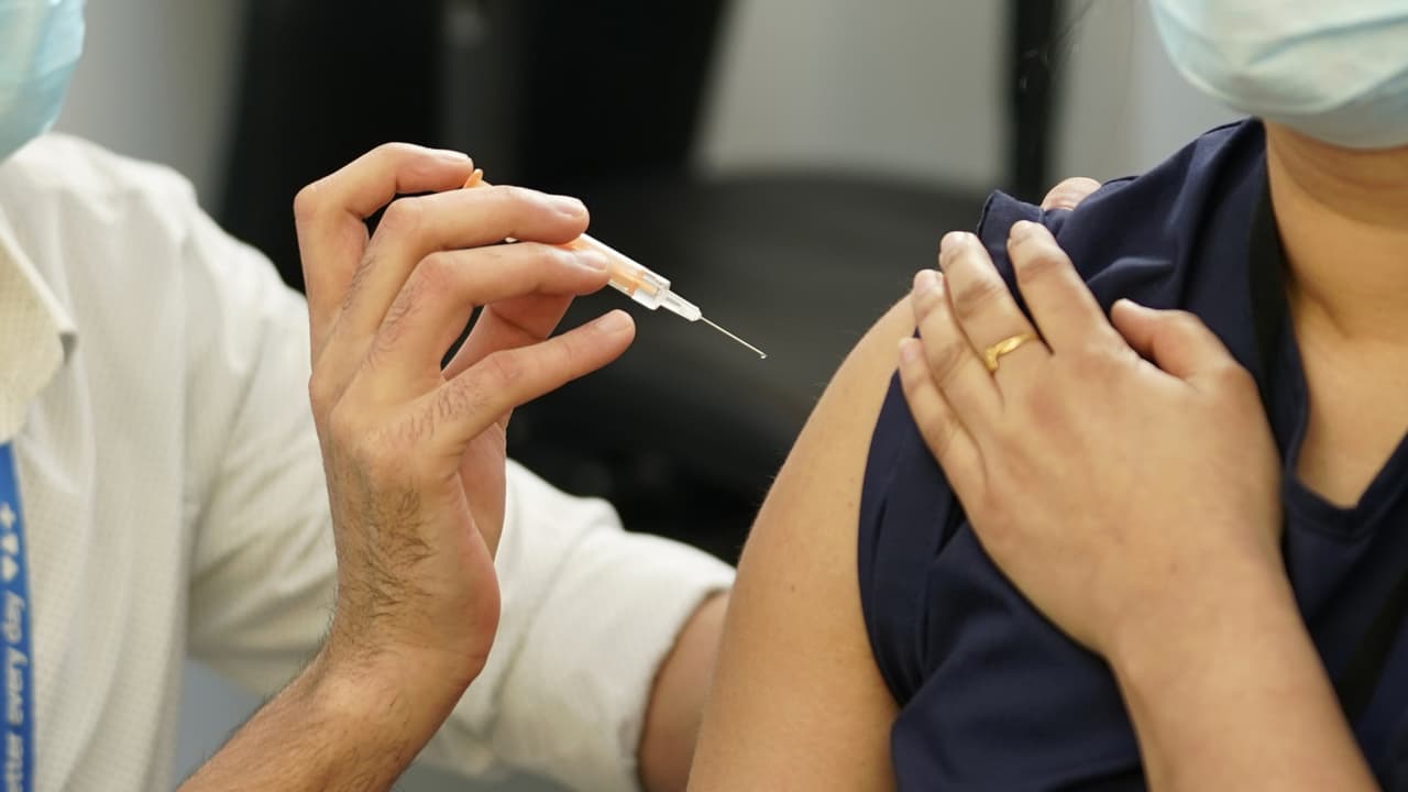 Pese a la alta demanda de la vacuna contra el coronavirus, su suministro sigue siendo lento y escaso en el Norte de Texas