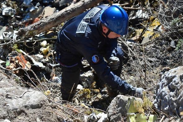 Los restos del aparato quedaron prácticamente pulverizados. (Ministerio del Interior francés/DICOM/F. Pellier).