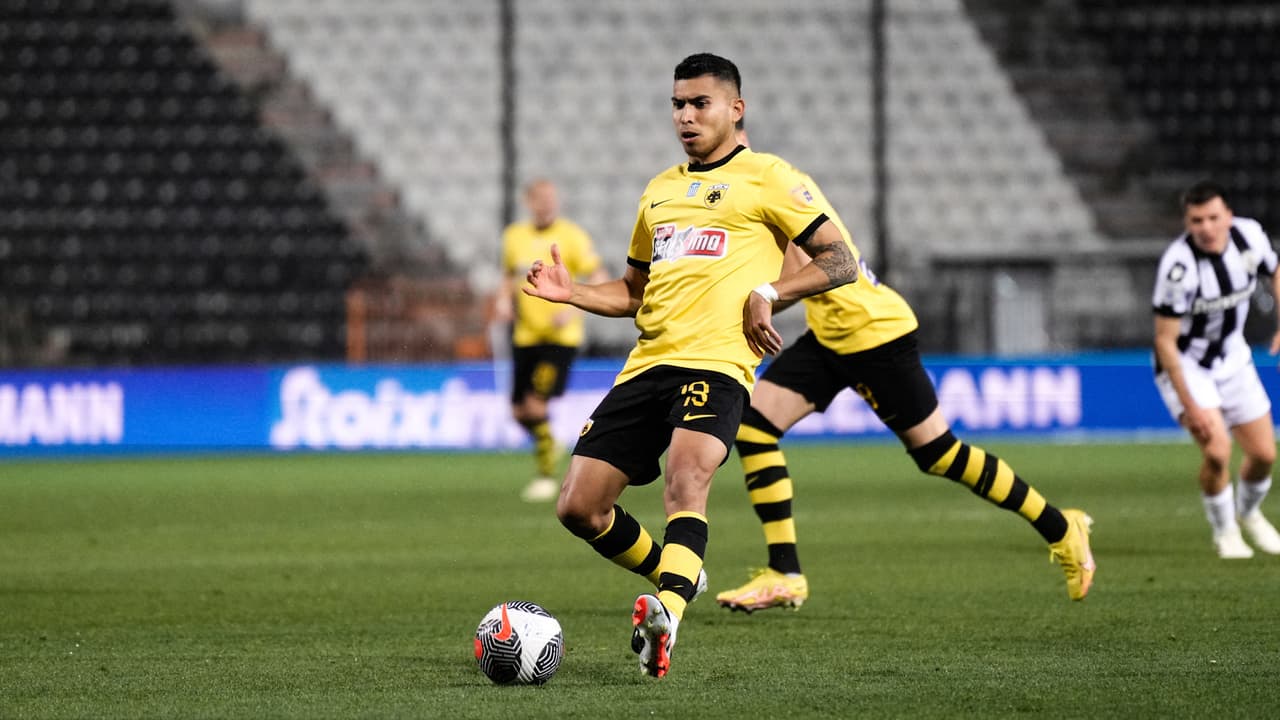 Orbelín Pineda colabora con asistencia en triunfo de AEK Atenas