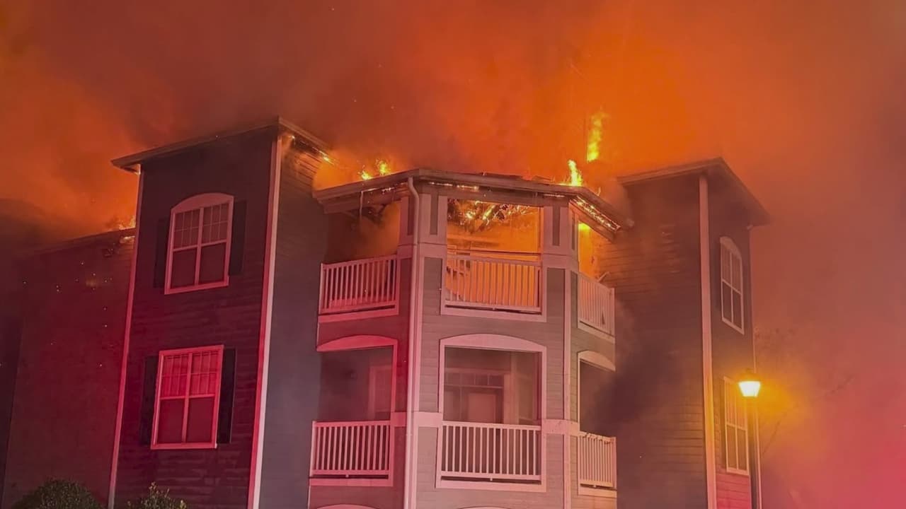 Familia hispana no puede entrar a su casa tras incendio, no tienen acceso a medicinas y documentos