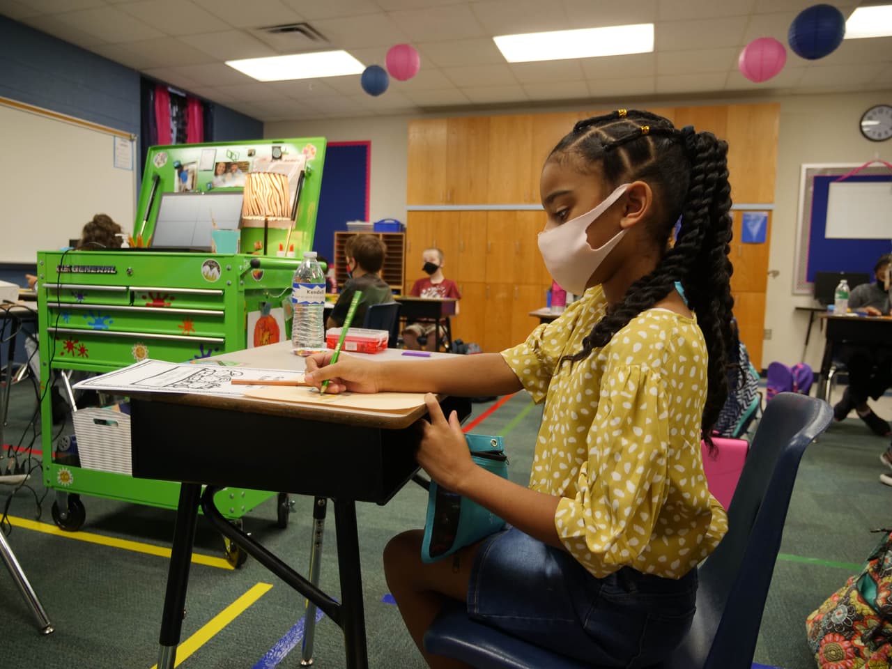 El uso de mascarillas durante las clases presenciales parece ser la nueva normalidad. 
<br>