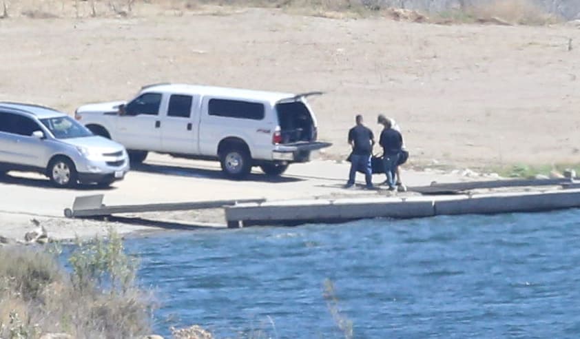 Rivera 
<b><a href="https://www.univision.com/famosos/salen-a-la-luz-detalles-del-certificado-de-muerte-y-el-entierro-de-naya-rivera-fotos" target="_blank">murió por ahogamiento accidental </a></b>el 8 de julio de 2020 cuando estaba nadando en el Lago Piru, junto a su hijo. El rescate de su cuerpo tomó varios días, mientras el mundo se conmocionó son su caso. El niño fue encontrado dormido dentro de la embarcación que utilizaron para hacer el paseo.
<br>