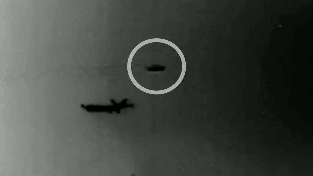 El Pentágono rastrea más de 650 posibles casos de ovnis y muestra dos videos