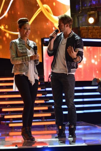 William, muy coqueto, miraba a nuestra bella conductora.