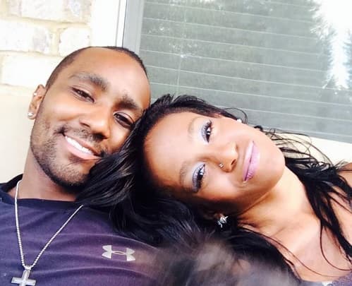 Por ahora las autoridades han puesto en la mira a Nick Gordon, que tiene abierta una investigación criminal. El medio informa que el proceso sigue en activo y no quieren entorpecer el trabajo de investigación que se ha realizado.