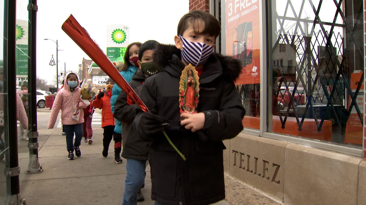 Durante la mañana del viernes, estos estudiantes salieron en procesión desde su escuela, 4223 W 25th St, a la Parroquia del Buen Pastor.