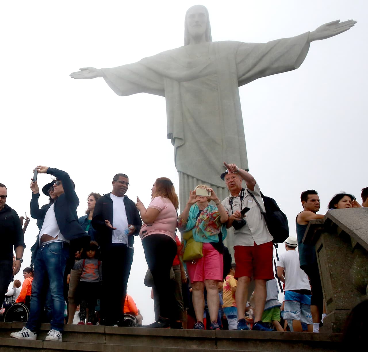 Alos pies del Cristo Redentor.