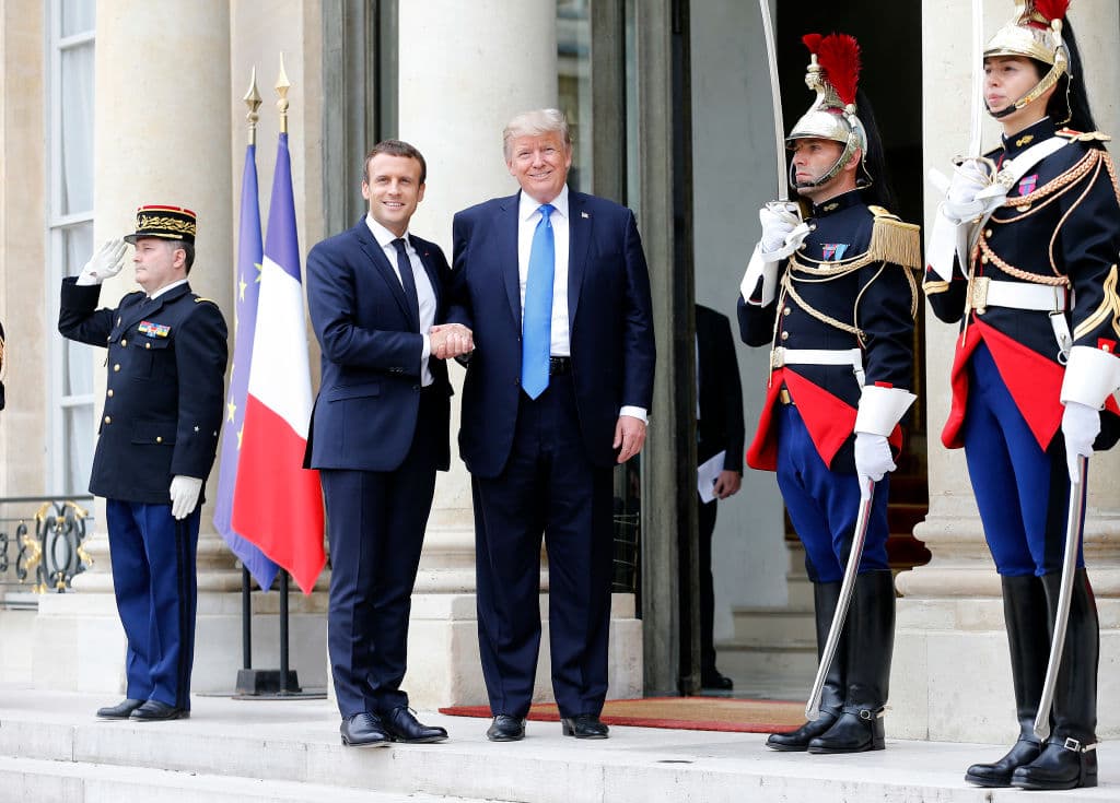 "Esta es una celebración nacional maravillosa. Estamos muy contentos de participar", declaró entusiasta el jueves Donald Trump durante una conferencia de prensa conjunta con Macron en el palacio del Elíseo.