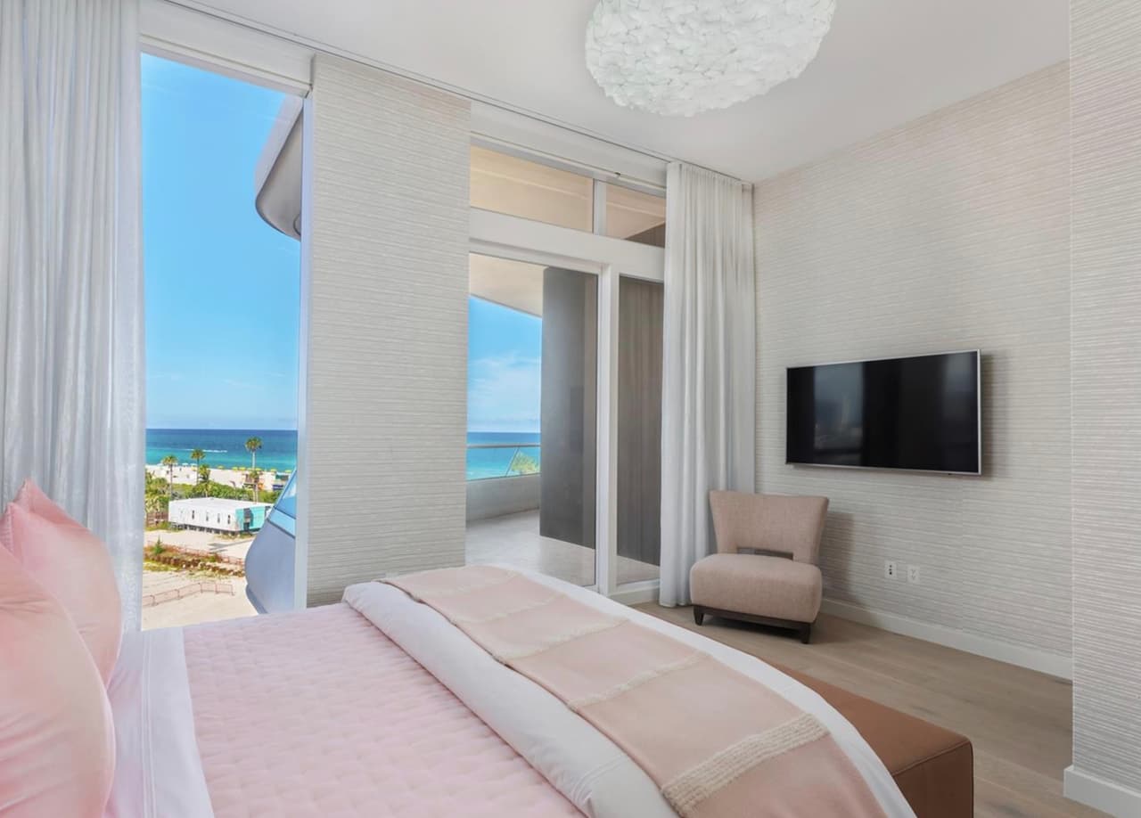 El regalito de Kim tiene 4 recámaras y 5 baños.