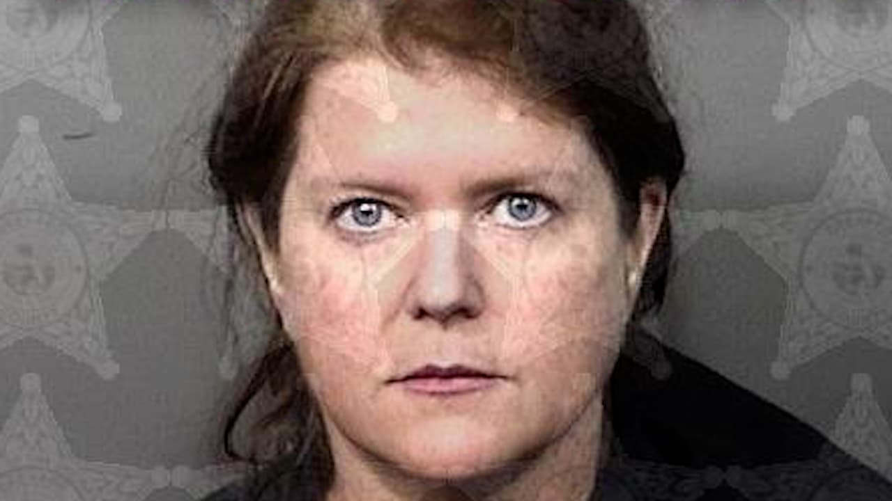 Arrestan a maestra por golpear en la cara a una niña con autismo en una escuela de Cocoa Beach 